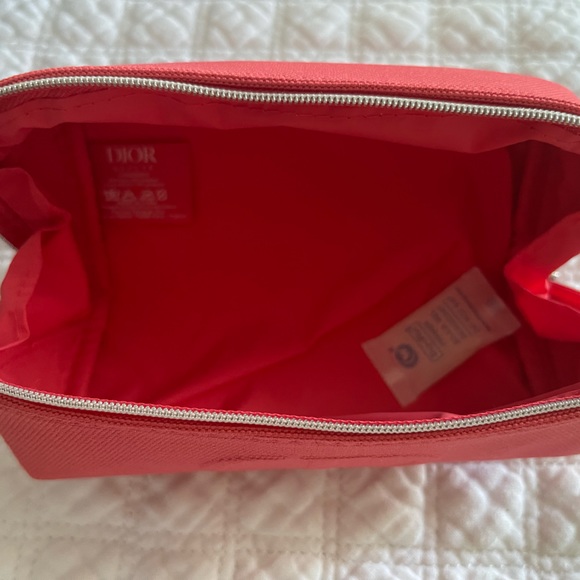 Dior crossbody with black flat chain and hardware in coral & removable keychain - Picture 2 of 7